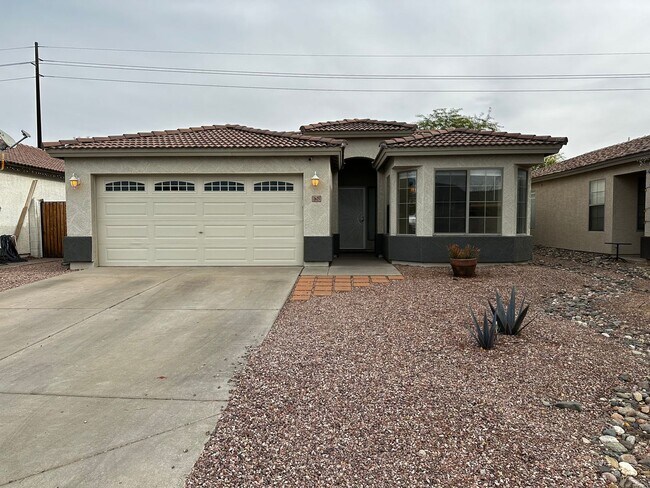 Foto del edificio - Awesome 3 Bedroom 2 Bathroom Home In Upland Park ALL APPLIANCES INCLUDED