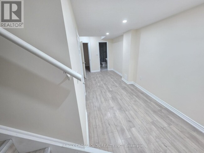 Building Photo - 14 Schoolbridge St