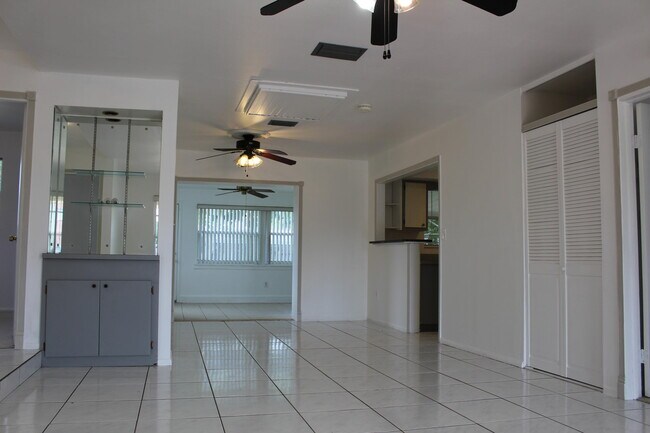 Building Photo - 2677 Sarno Rd