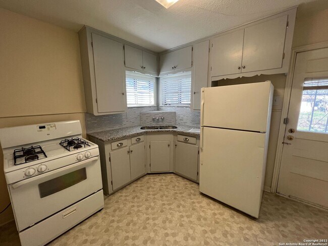 Building Photo - 2521 Cincinnati Ave