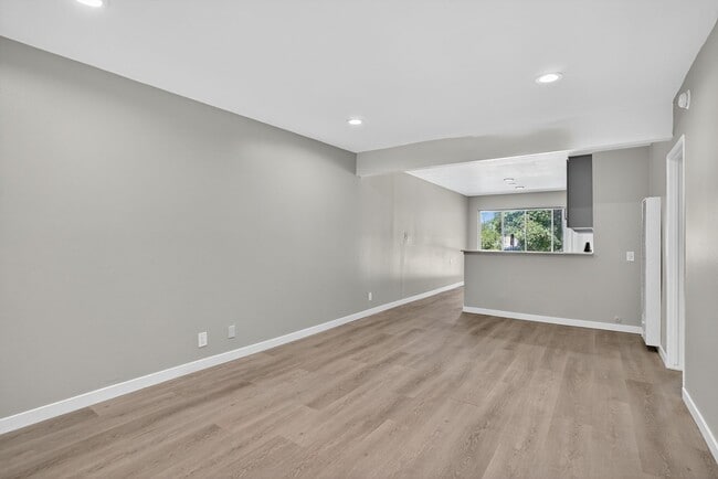 Building Photo - 10442 Lampson Ave