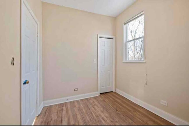 Building Photo - 6420 S Marshfield Ave