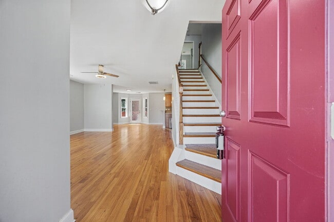 Foto del edificio - Beautiful 4-Bedroom, 3-Bath House