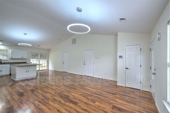 Foto del edificio - 406 Crescentwood Ct