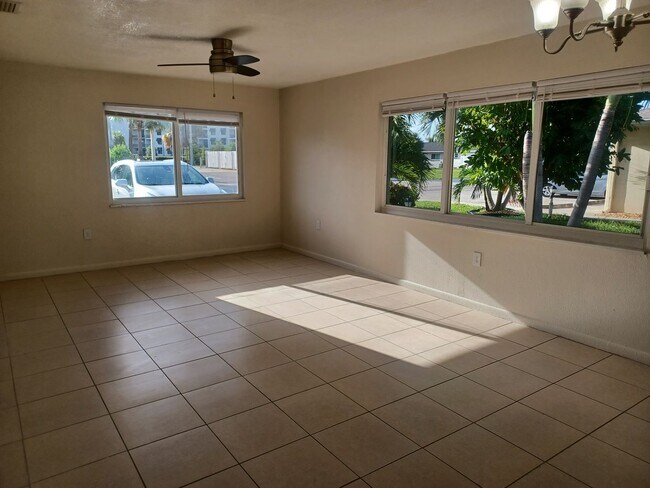 Building Photo - 4808 Lucaya Dr