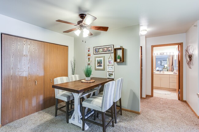 Model Unit Dining - Cottonwood Trails - 55+ Community