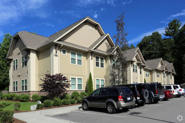 Building Photo - Greenway Cove Apartments