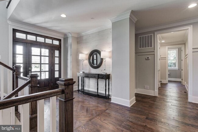 Foto del edificio - 5700 Tanglewood Dr