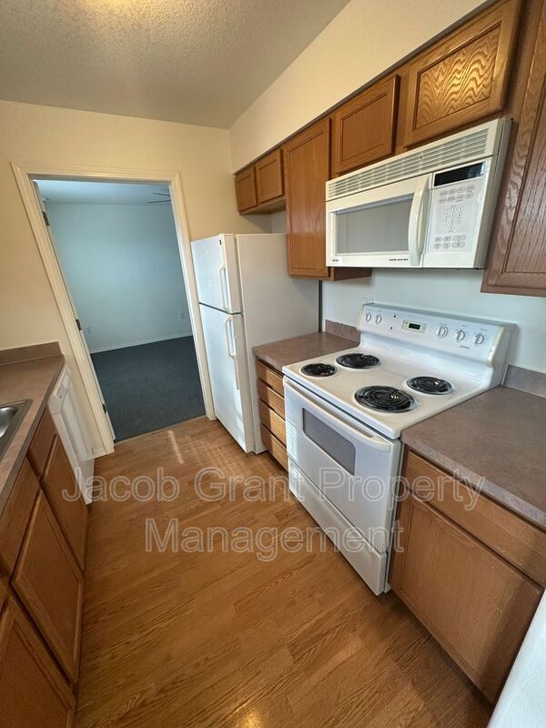 Foto del edificio - 1378 Curlew Ave