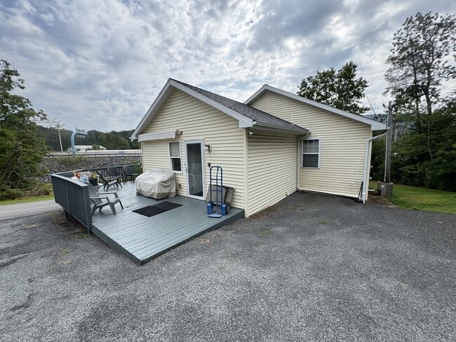 Building Photo - 355-357 Edella Rd