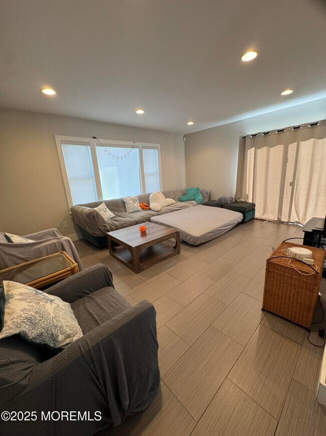 Foto del edificio - 106 Poplar Ave