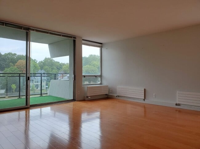 Building Photo - VERY HUGE 1 BED IN BROOKLINE!!!!