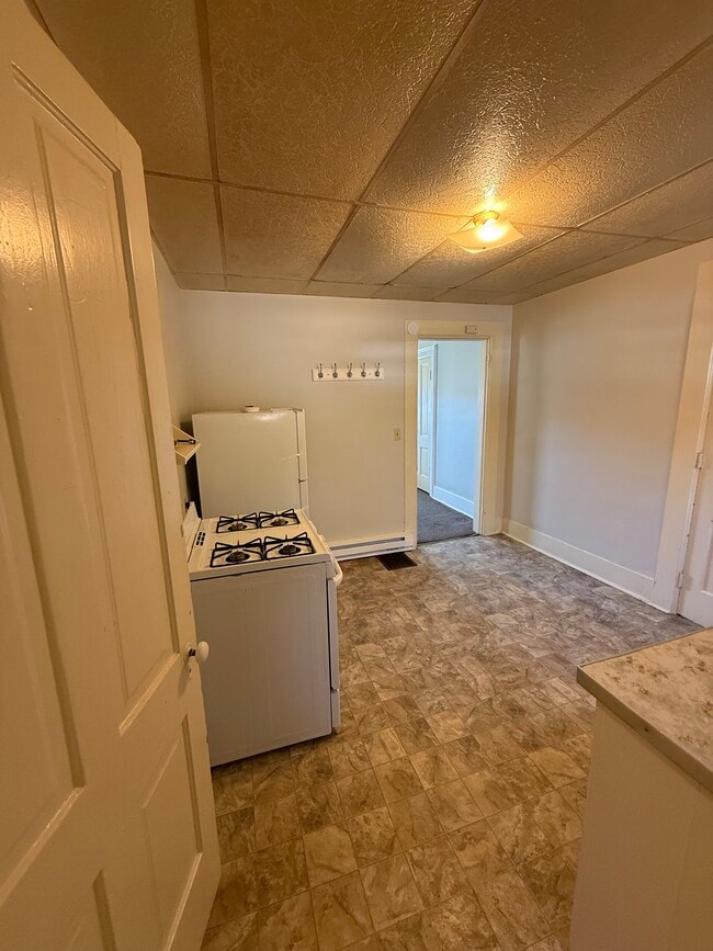 Building Photo - 264 W Main St