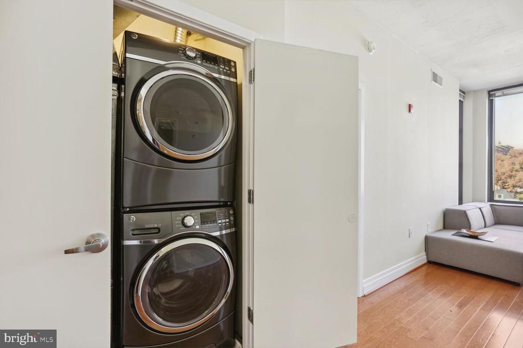 Primary Photo - 2120 Vermont Ave NW