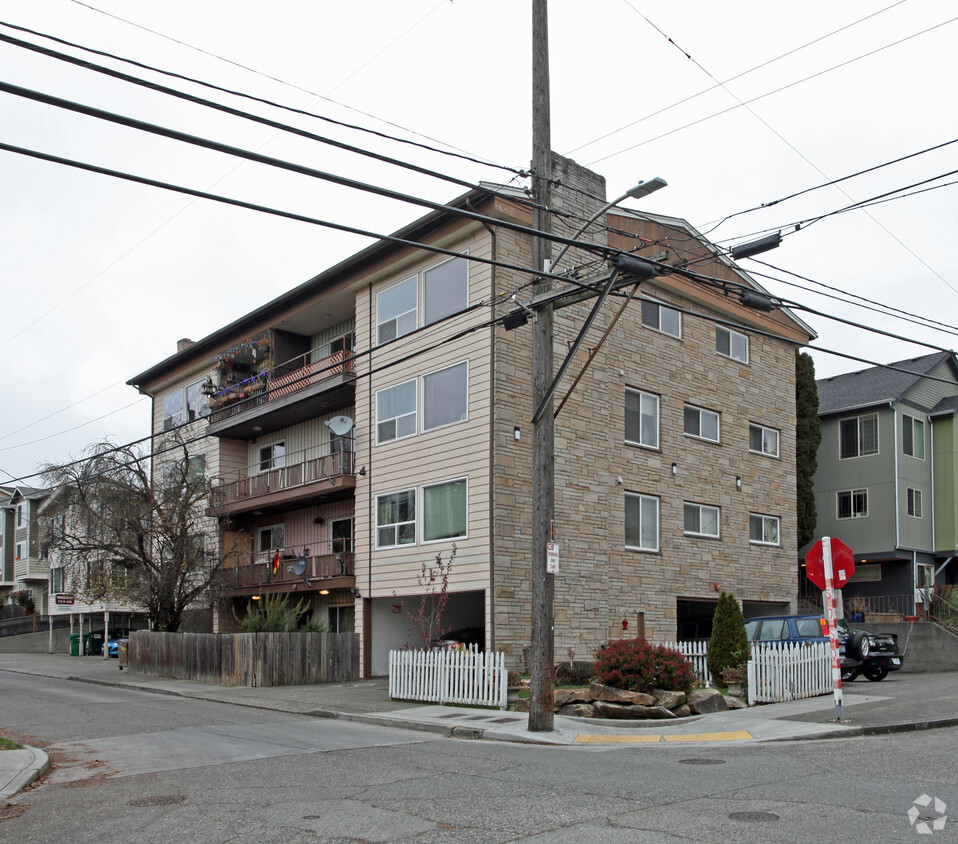 Primary Photo - 4505 N Linden Ave N