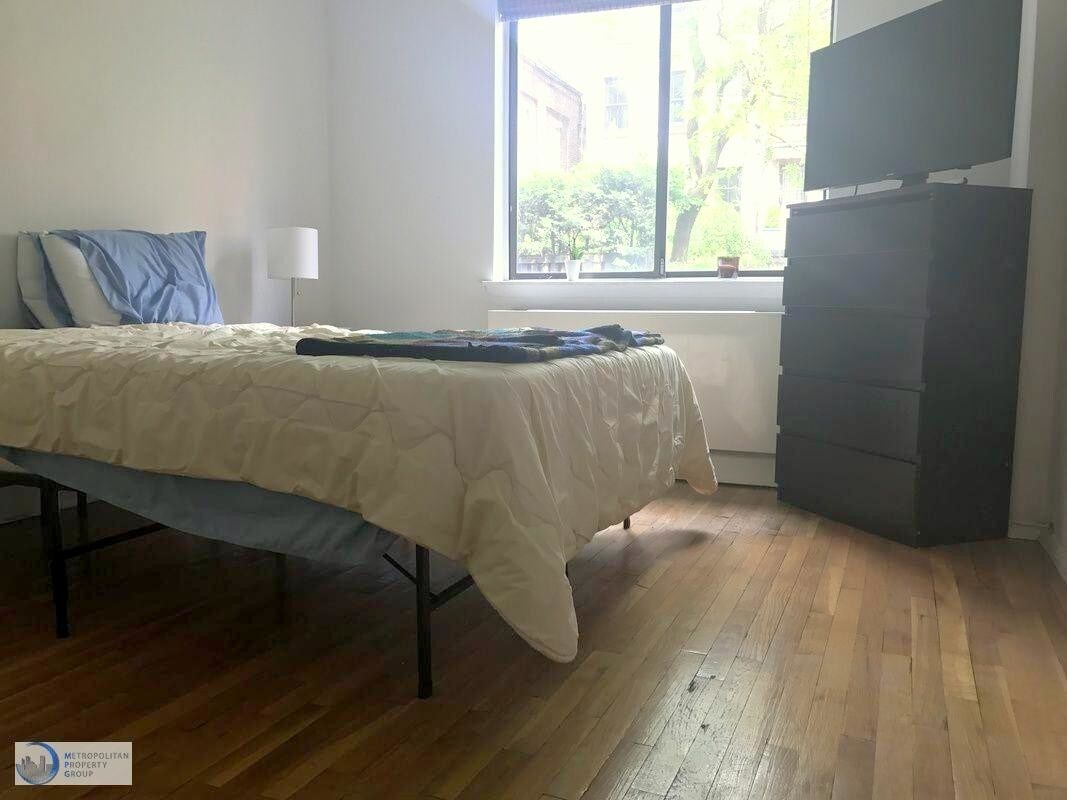 Foto principal - 433 W 43rd St