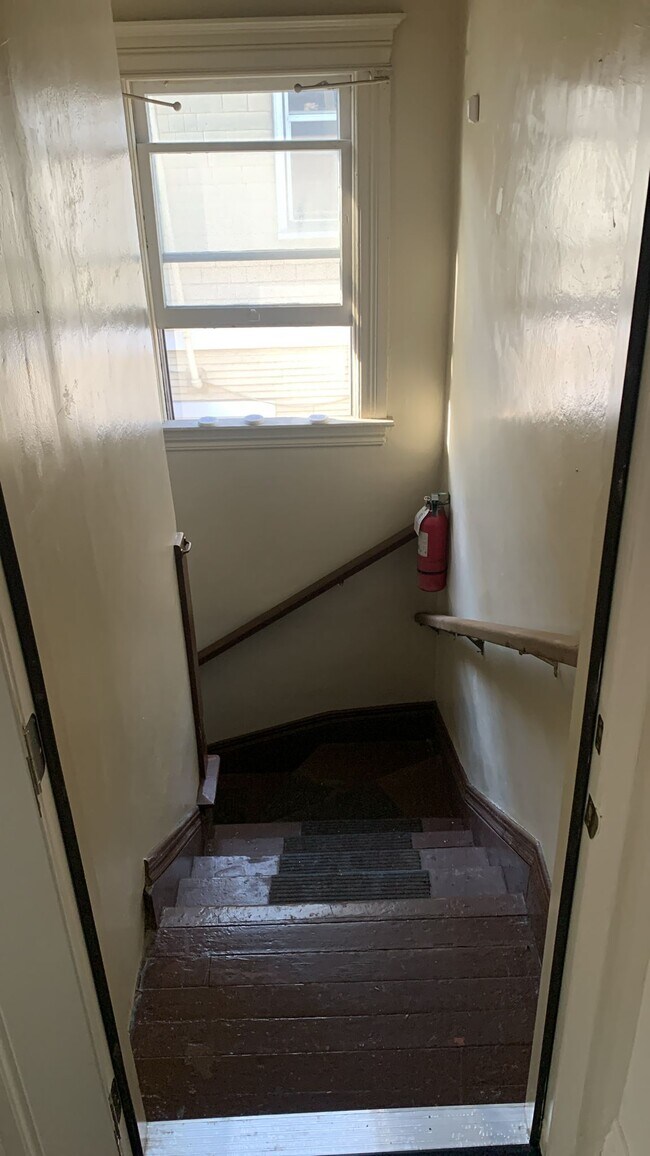 Foto del edificio - 548 Cedar Ave