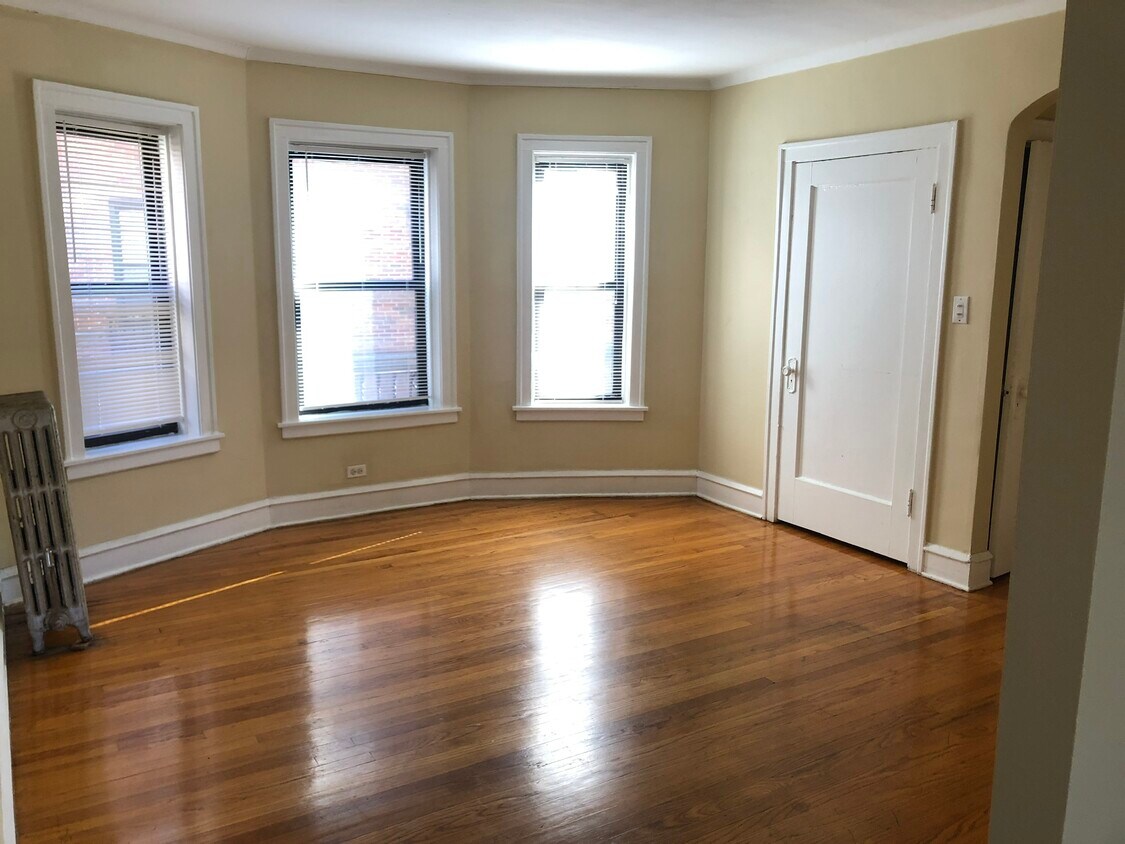 Primary Photo - 6443 N Hamilton Ave