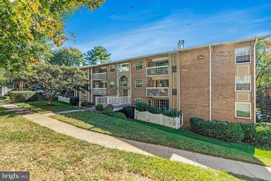 Photo - 1935 Wilson Lane Unit 203