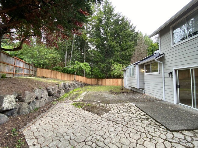 Foto del edificio - Stylishly Renovated Home with Private Back...