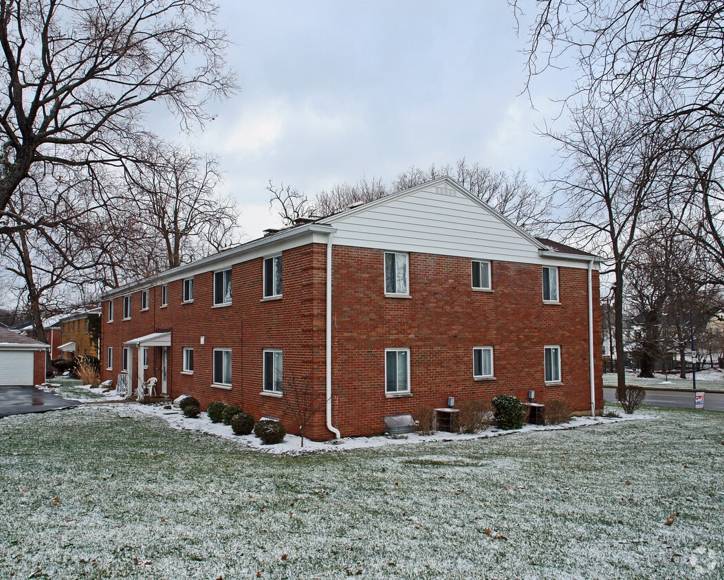 Building Photo - 1121 Far Hills Ave