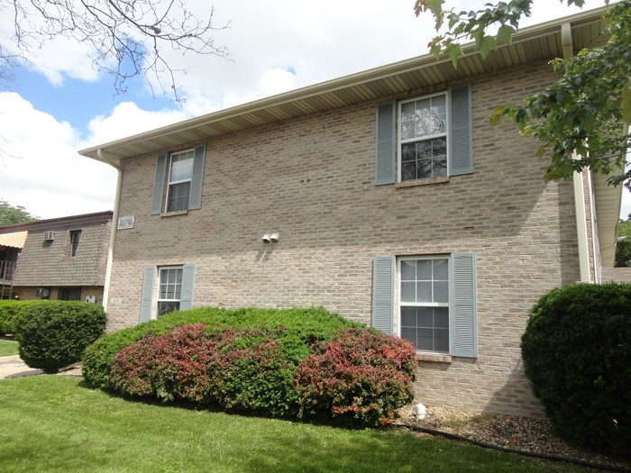 Primary Photo - 404 E College Ave
