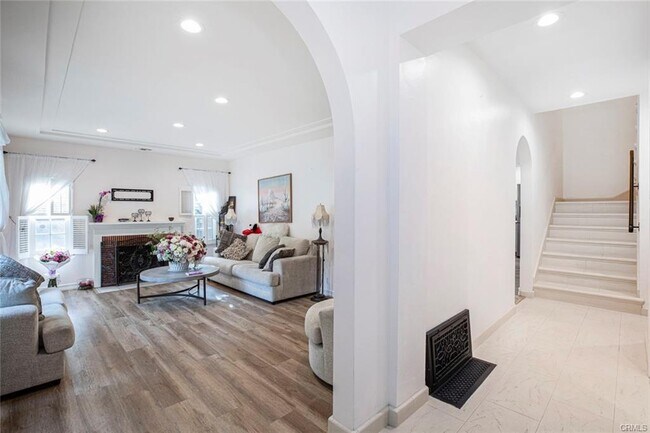 Foto del edificio - 2313 Hollister Ter