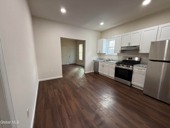 Building Photo - 10 Orange St