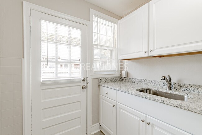 Foto del edificio - Charming 2 Bedroom in Augusta!