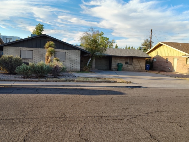 Building Photo - 1012 W Dragoon Ave