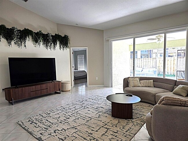 Building Photo - 2547 Estancia Blvd