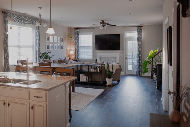 Vista desde el hall de entrada - 8079 Ronda Drive