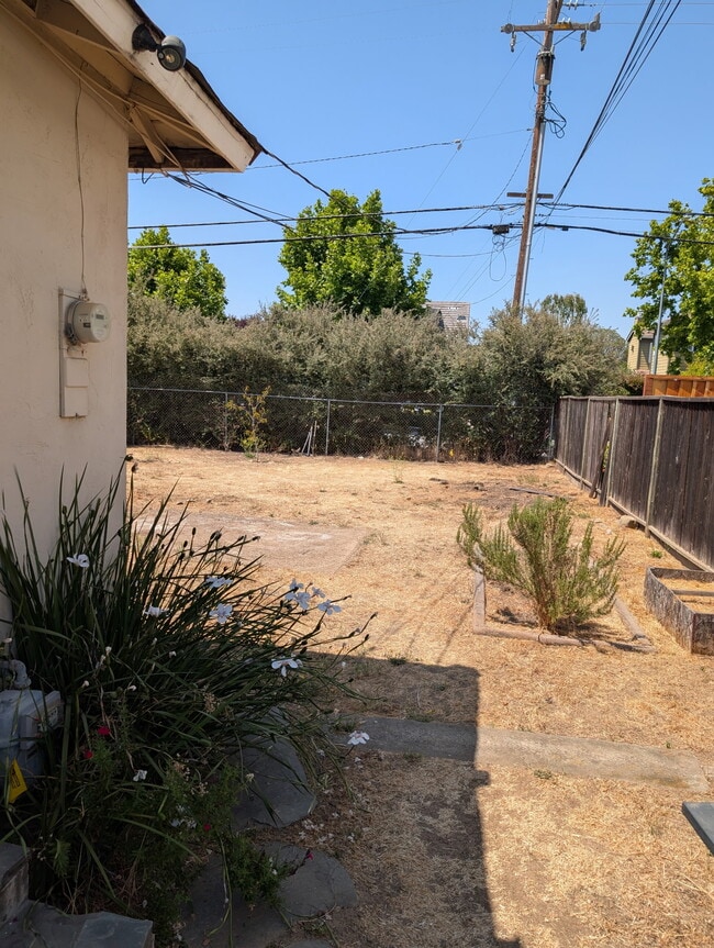 Building Photo - 1298 W Hacienda Ave