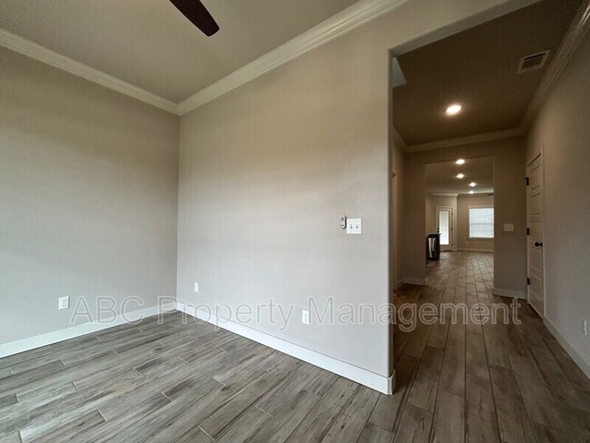 Building Photo - 3301 SW Hillstone Ave