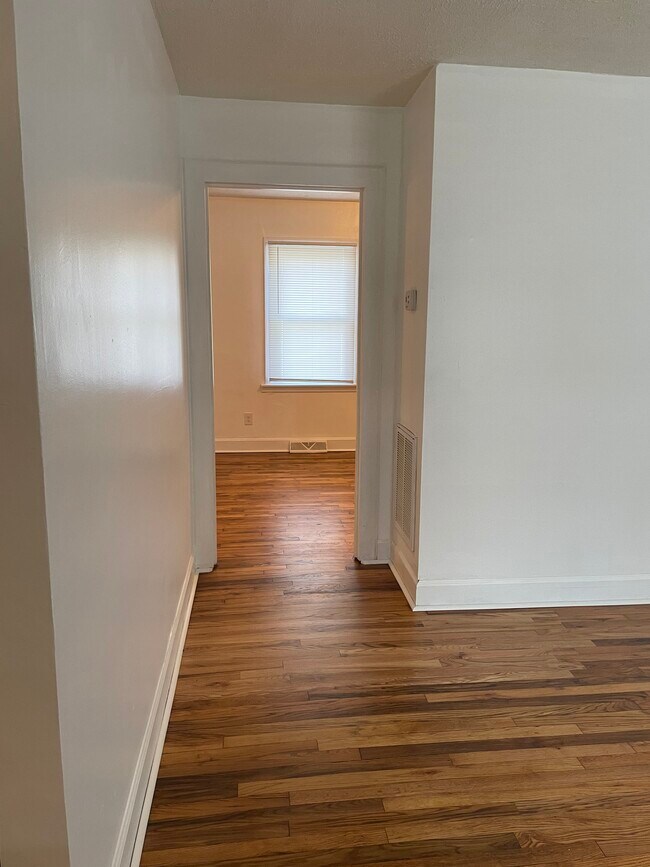 Foto del edificio - 318 N Miles St