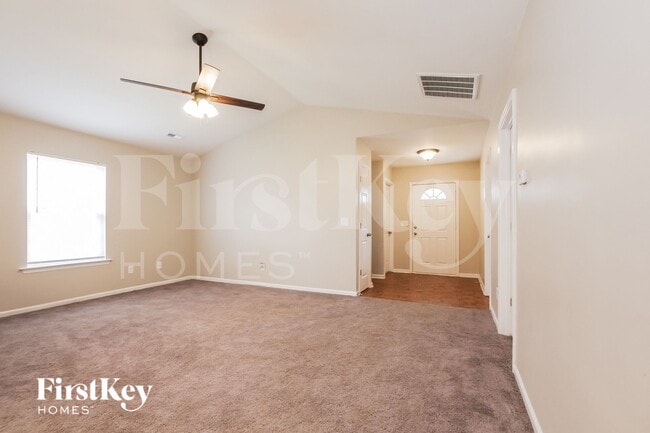 Foto del edificio - 5823 Hamilton Oaks Dr