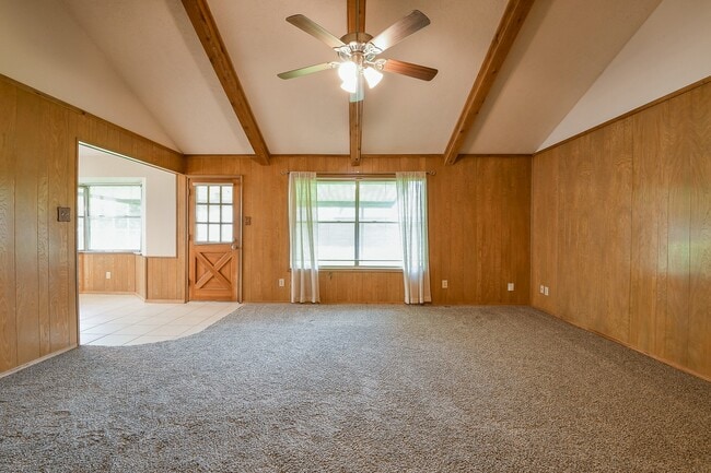 Building Photo - 2213 Westside Dr
