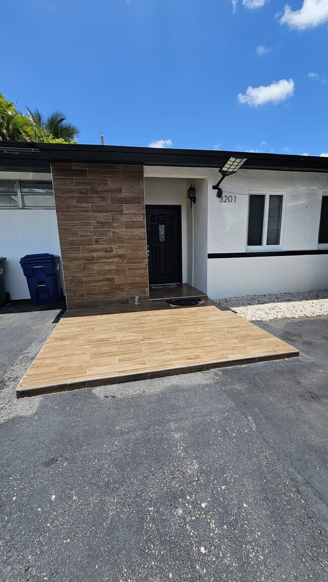 Building Photo - 3201 SW 98th Ave
