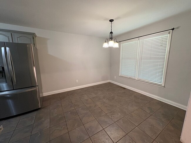 Building Photo - 420 W Windsor Cir