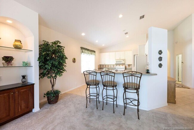 Foto del edificio - 2096 NW Marsh Rabbit Ln