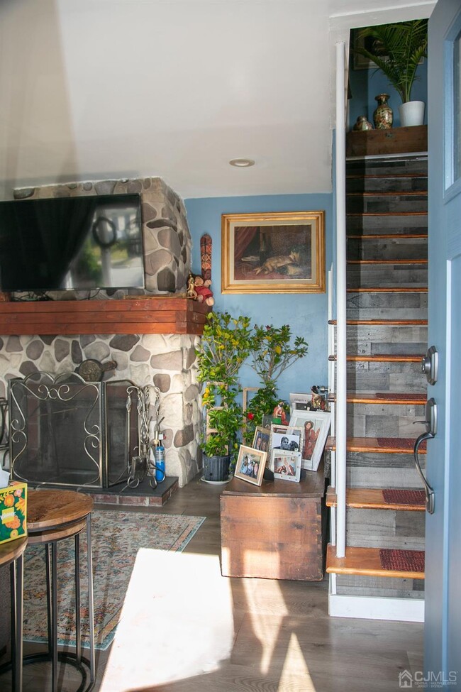 Building Photo - 38 Evergreen Ave