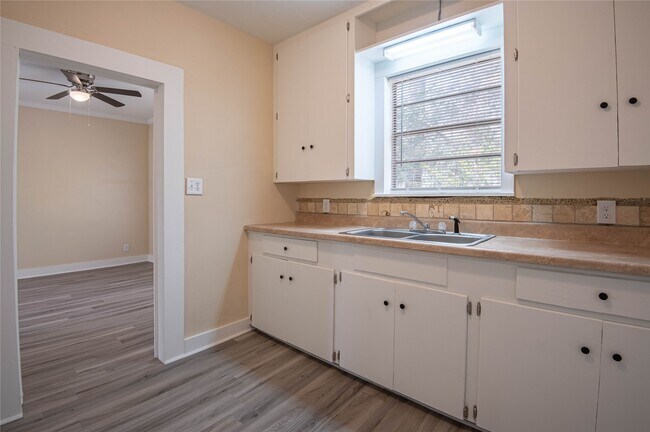 Foto del edificio - 308 Kelley Blvd