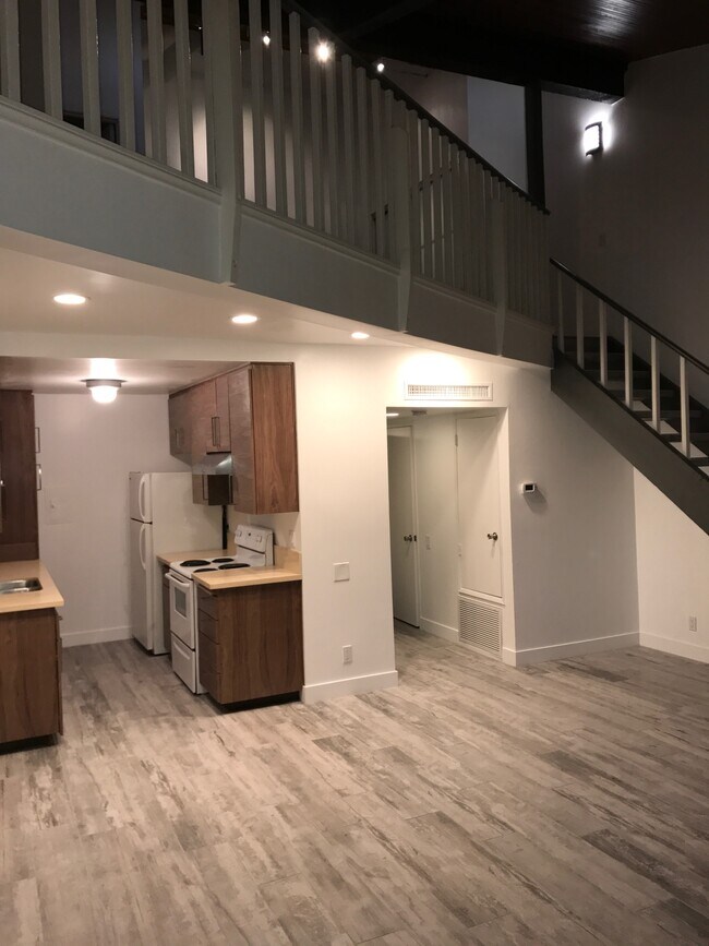 5460 White Oak Ave Los Angeles Ca Condo For Rent In Los Angeles Ca Apartments Com