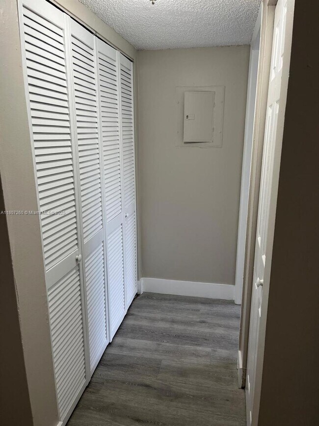 Foto del edificio - 11777 NW 30th St