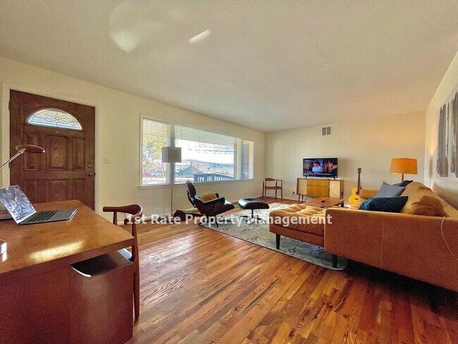 Building Photo - 3409 W Hillcrest Dr