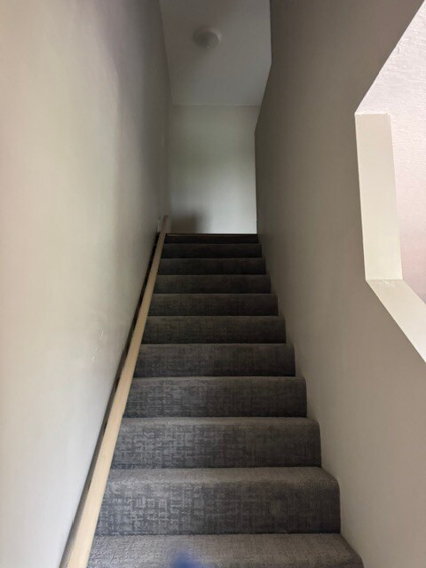 Foto del edificio - 1355 Woodlawn Rd
