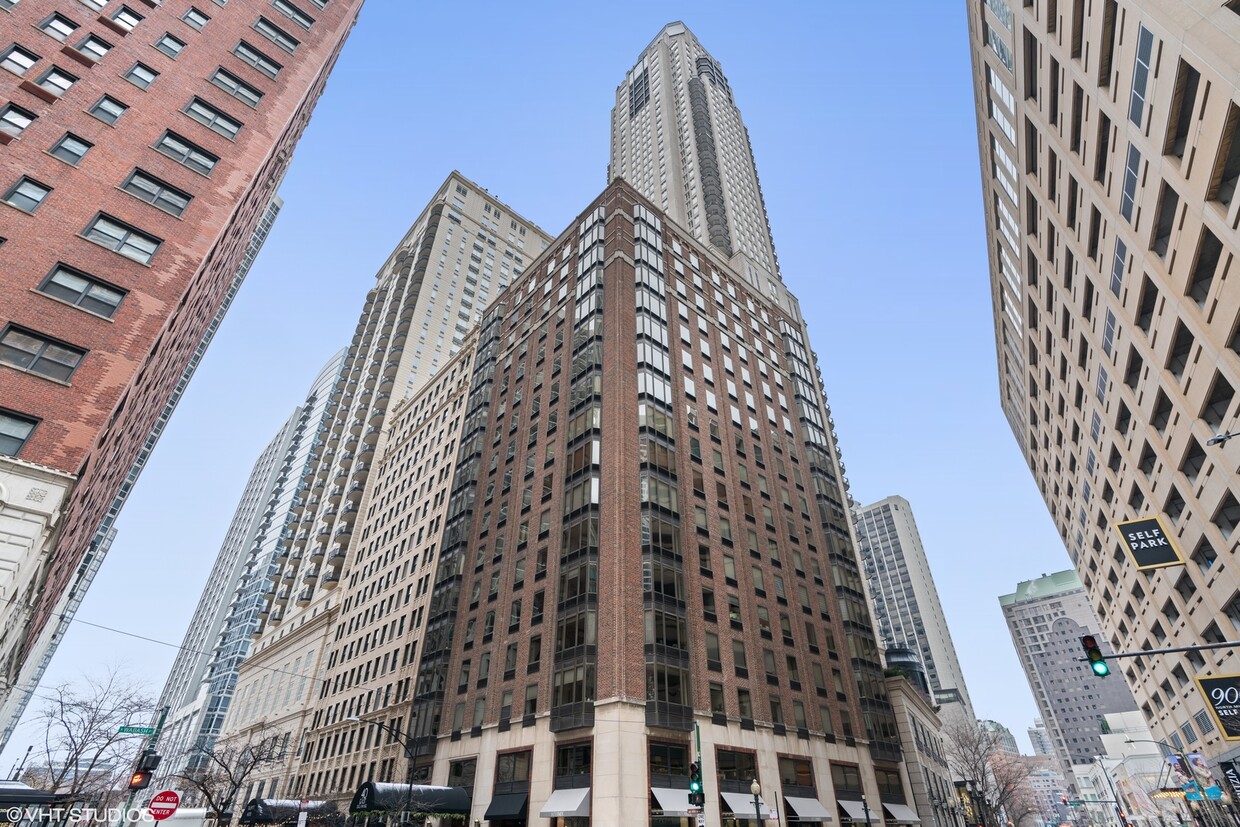 Primary Photo - 40 E Delaware Pl