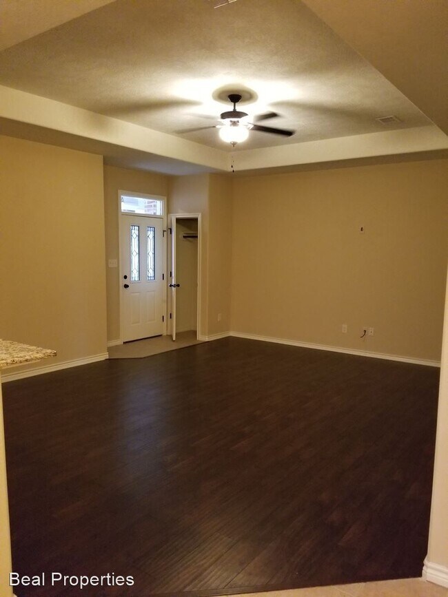 Foto del edificio - 4311 Whispering Creek Ct