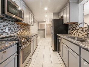 Building Photo - 550 S 400 E