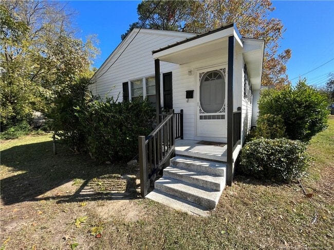 Building Photo - 2110 Rogers Dr